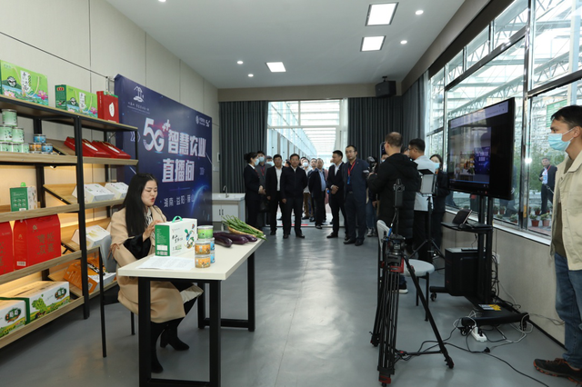 这场为赫山优质农产品带货的直播活动顺利进行